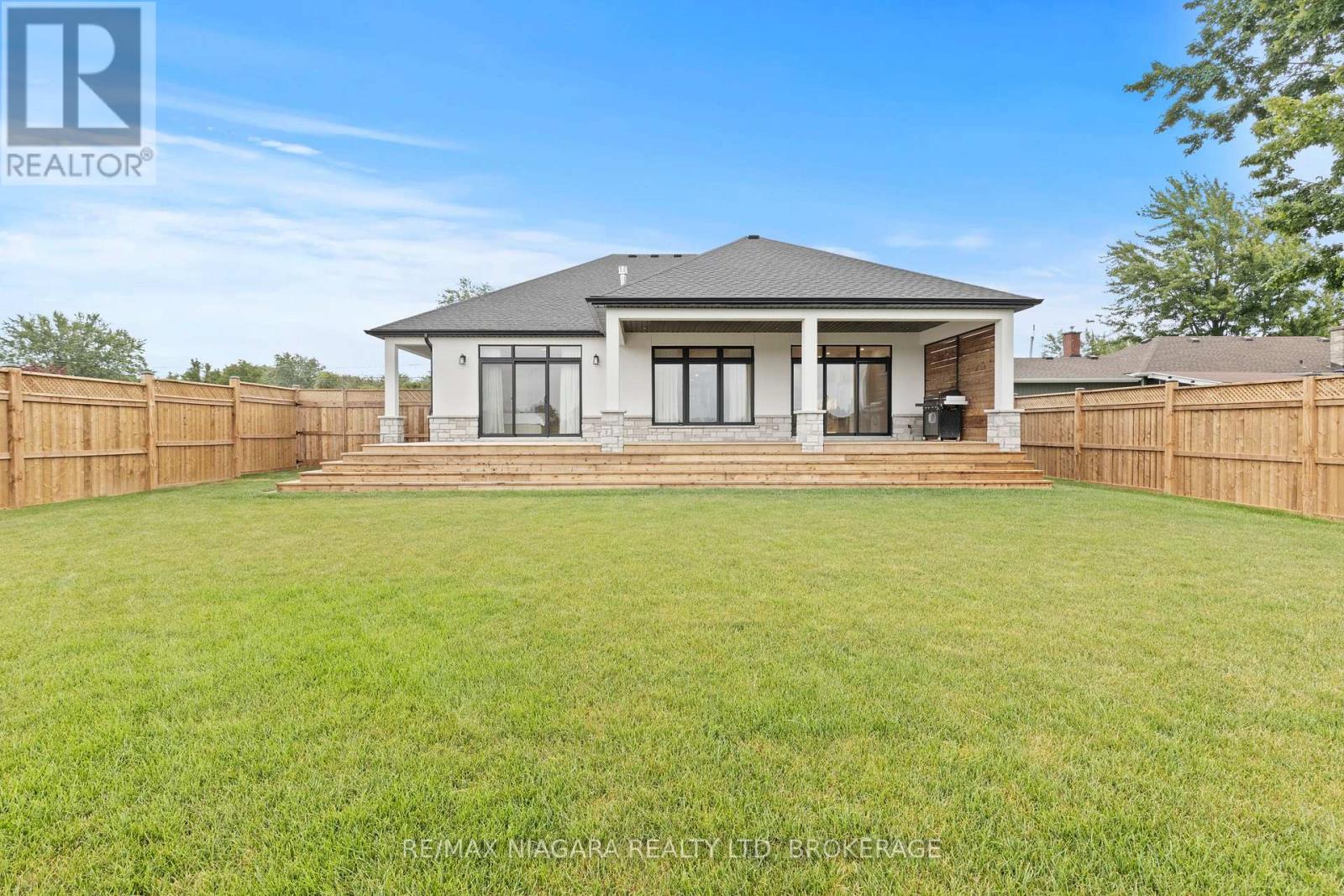 637 Buffalo Road, Fort Erie, Ontario  L2A 5G7 - Photo 3 - X12537566