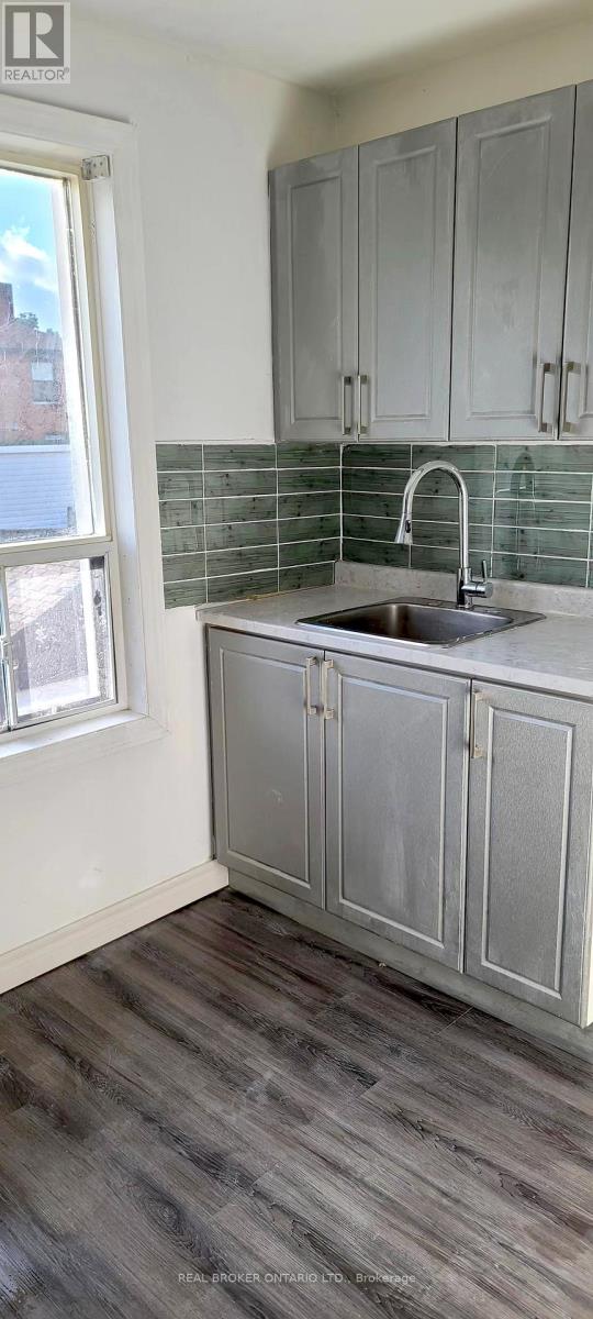 240 Ritson Road S, Oshawa, Ontario  L1H 5H7 - Photo 3 - E12537502