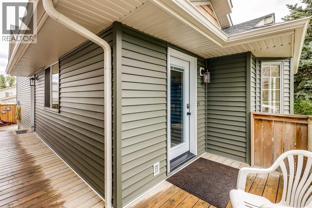 19 Martinwood Court Ne, Calgary, Alberta  T3J 3H1 - Photo 4 - A2250325