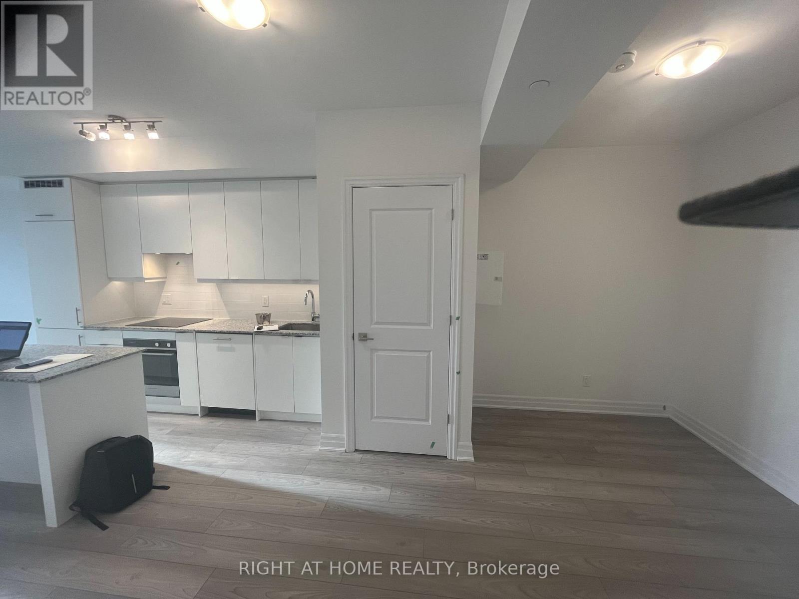 1505 - 36 Elm Drive, Mississauga, Ontario L5B 0N3 - Photo 9 - W12537318