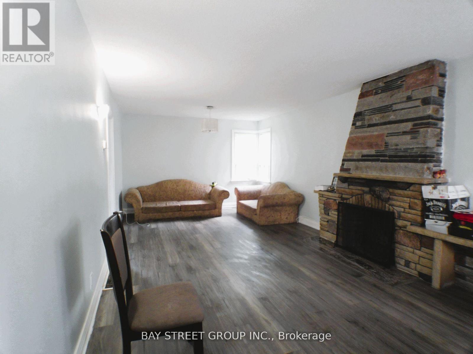 60 Mary Street, Brampton, Ontario L6W 2R3 - Photo 4 - W12537360