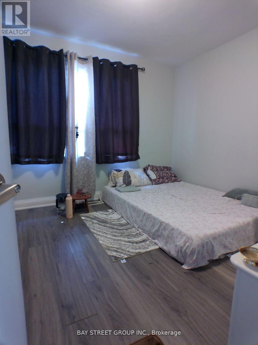 60 Mary Street, Brampton, Ontario L6W 2R3 - Photo 9 - W12537360