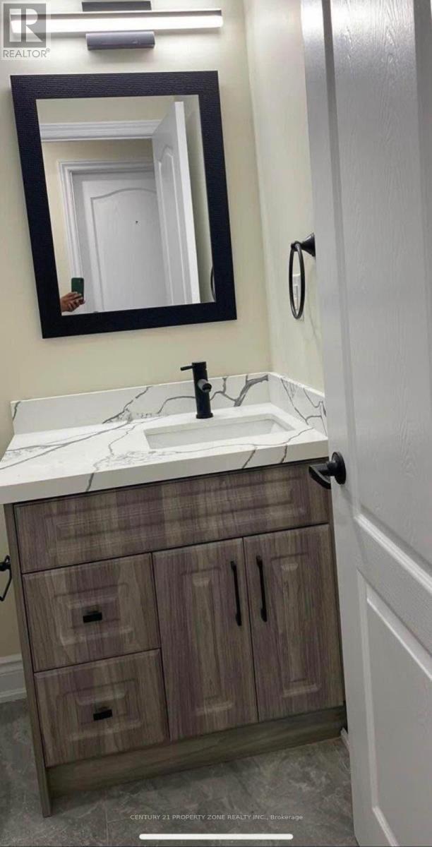 1 Clunburry Drive, Brampton, Ontario L7A 5B4 - Photo 5 - W12537368