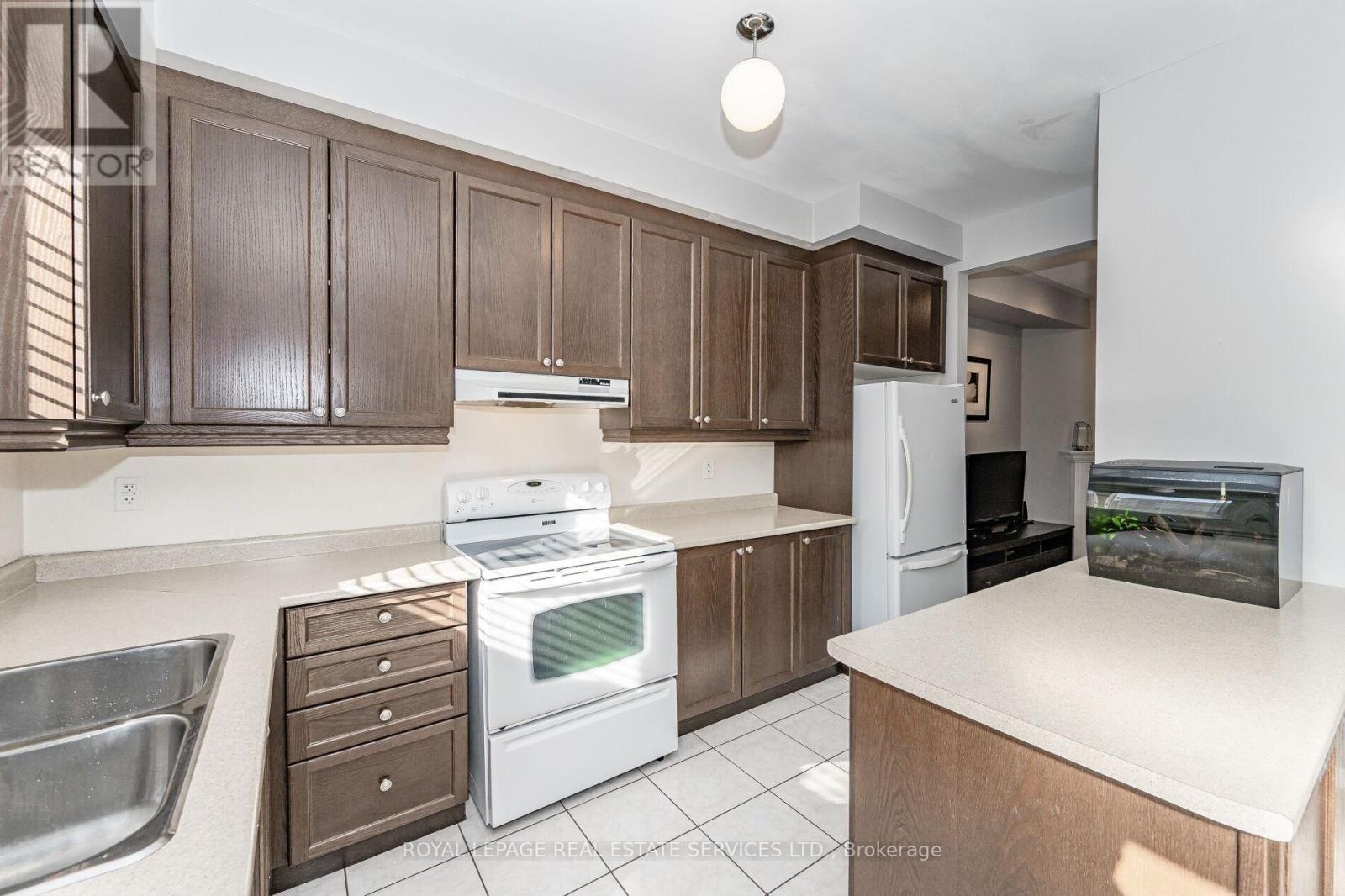 2041 Fiddlers Way, Oakville, Ontario  L6M 0M4 - Photo 10 - W12537400