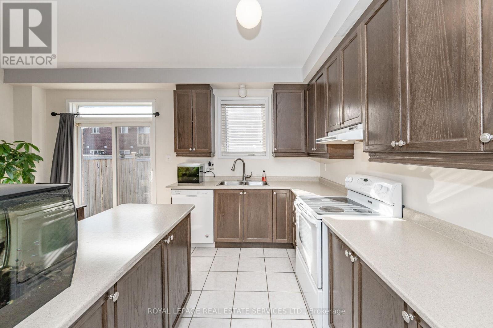 2041 Fiddlers Way, Oakville, Ontario  L6M 0M4 - Photo 9 - W12537400