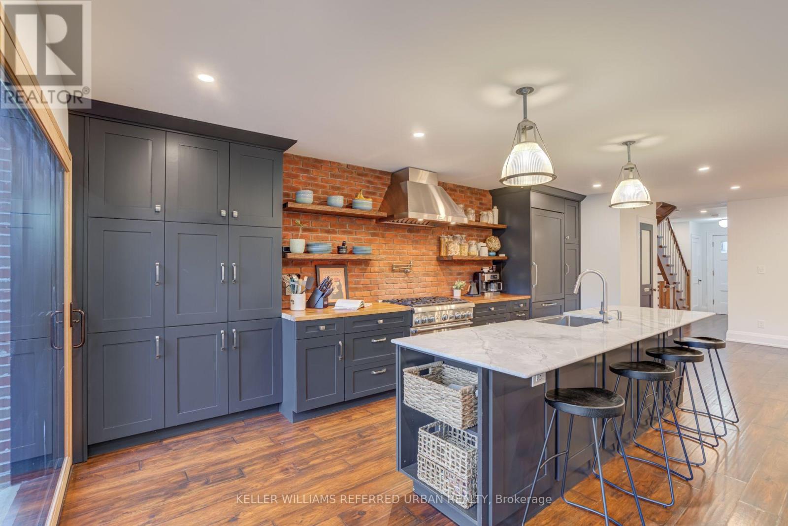 14 Meadowvale Drive, Toronto, Ontario  M8Y 2N8 - Photo 11 - W12510394