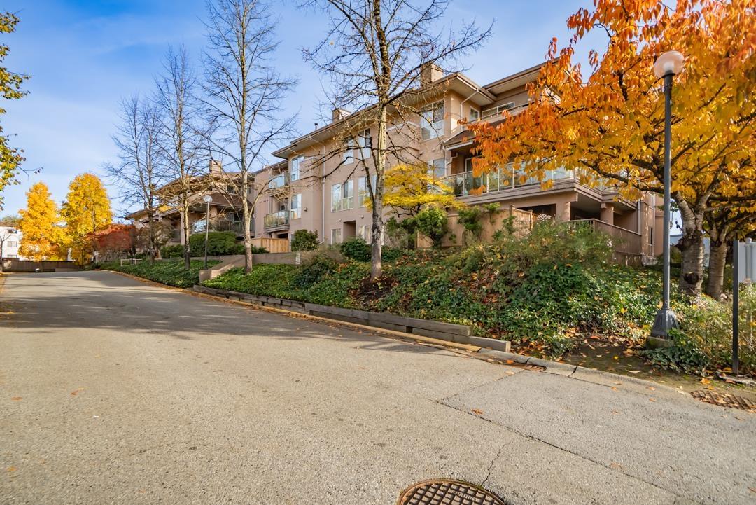 209 14993 101A AVENUE, surrey, British Columbia