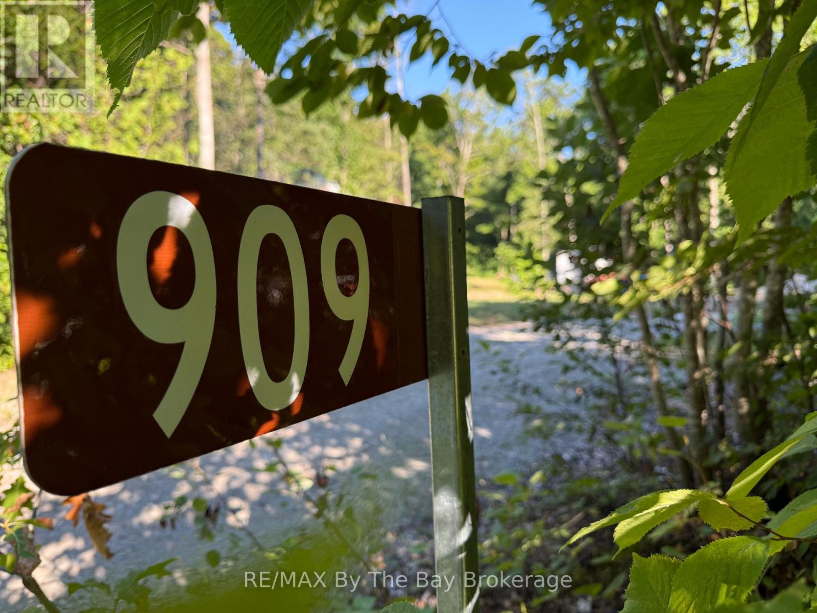 909 17 Concession, Tiny, Ontario L0L 2J0 - Photo 3 - S12358366