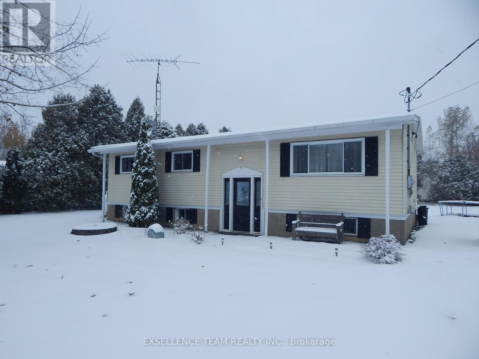 17015 Chevrier Street, North Stormont, Ontario  K0C 1V0 - Photo 1 - X12537592