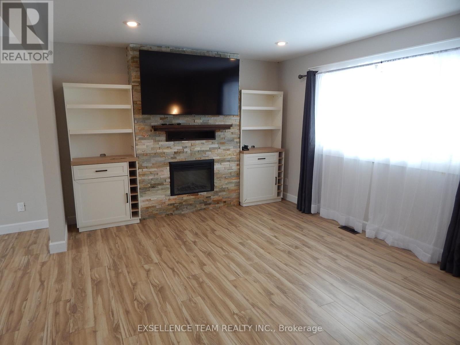 17015 Chevrier Street, North Stormont, Ontario  K0C 1V0 - Photo 10 - X12537592