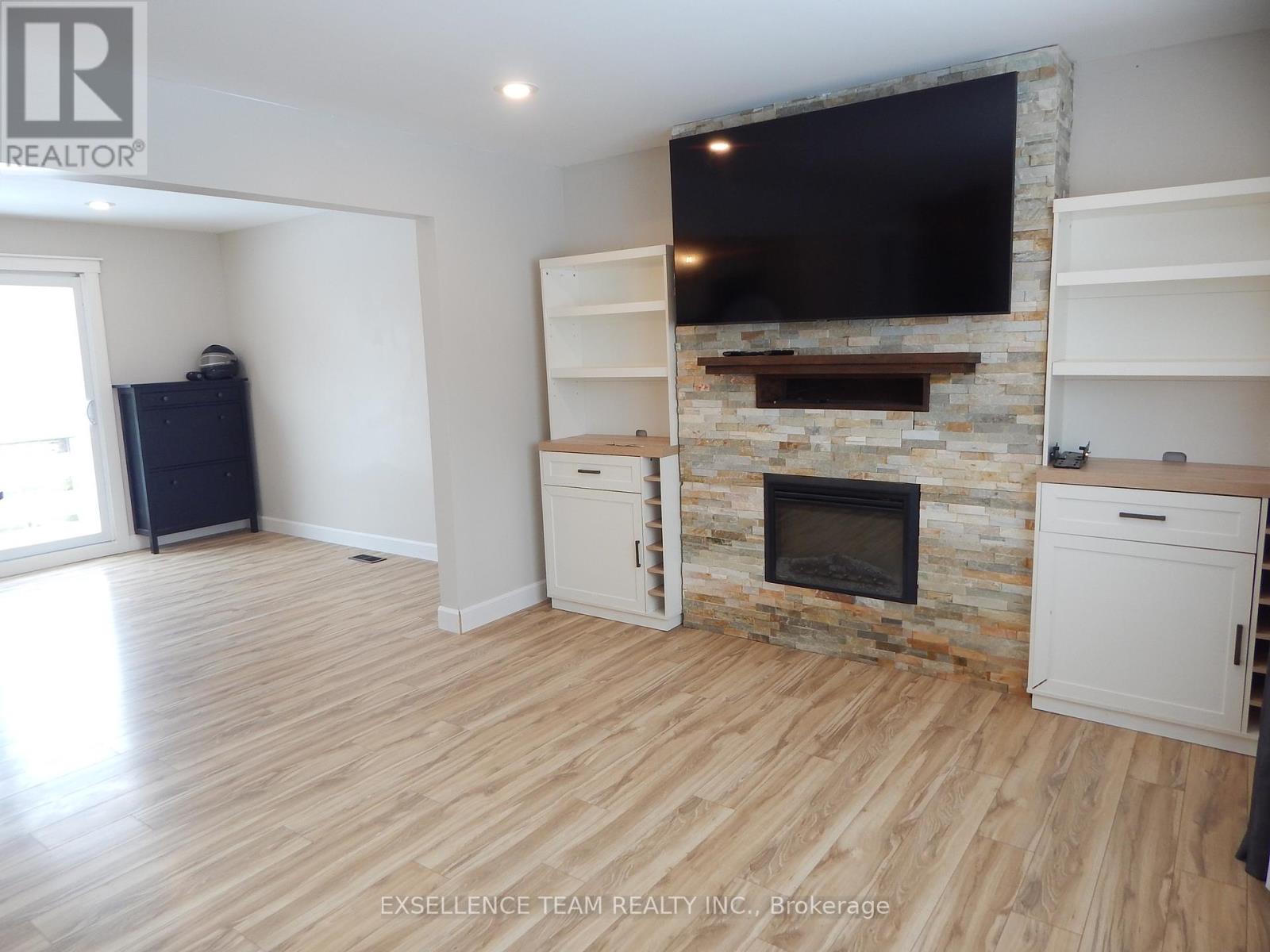 17015 Chevrier Street, North Stormont, Ontario  K0C 1V0 - Photo 11 - X12537592