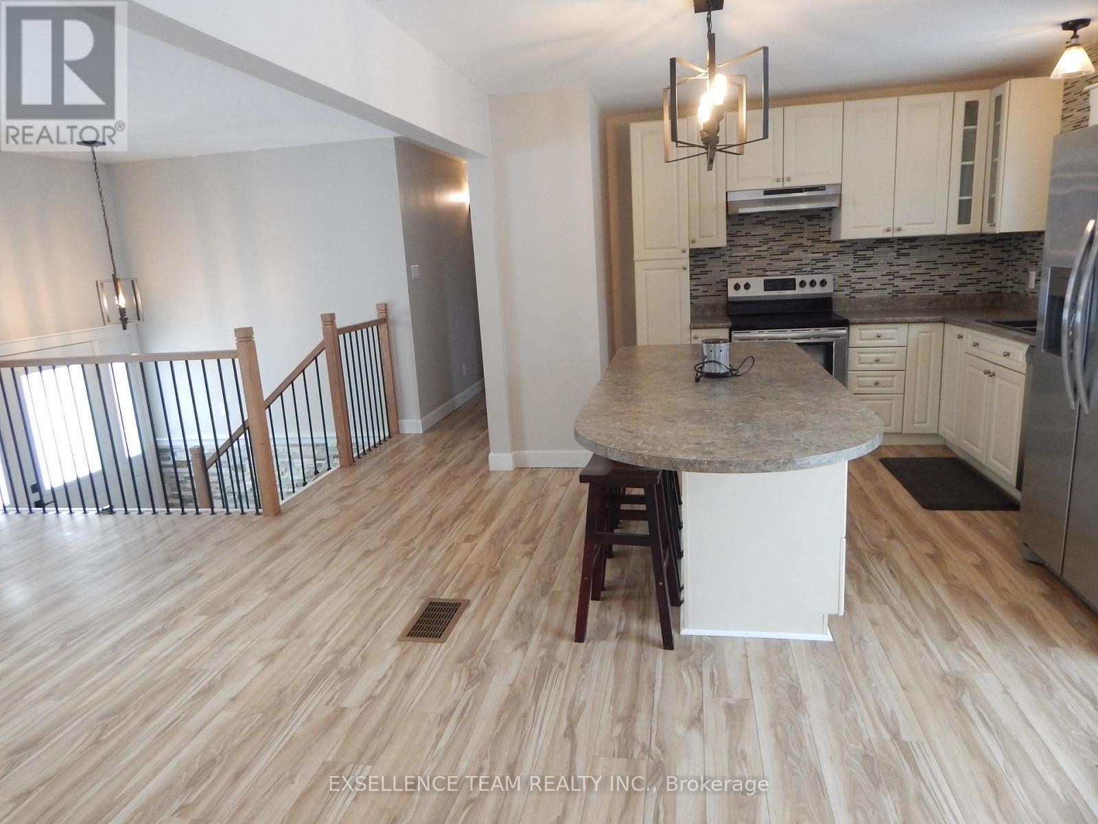 17015 Chevrier Street, North Stormont, Ontario  K0C 1V0 - Photo 12 - X12537592