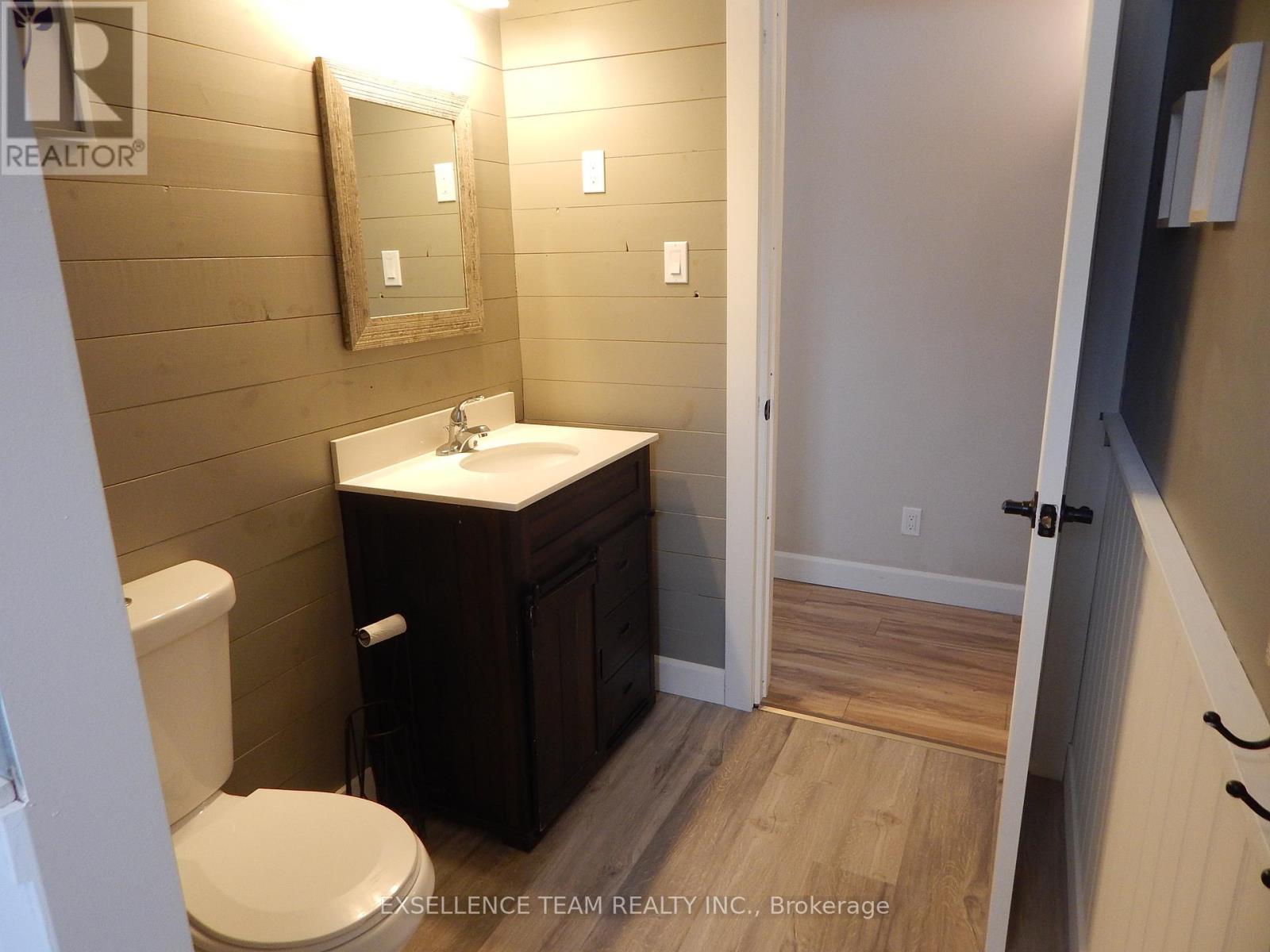 17015 Chevrier Street, North Stormont, Ontario  K0C 1V0 - Photo 15 - X12537592