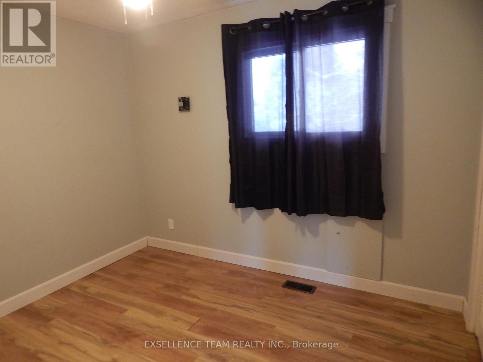 17015 Chevrier Street, North Stormont, Ontario  K0C 1V0 - Photo 18 - X12537592