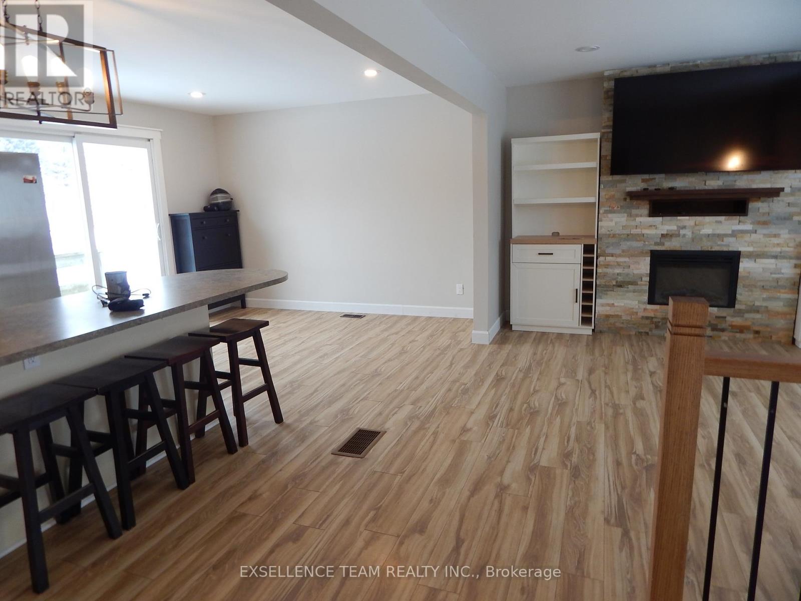 17015 Chevrier Street, North Stormont, Ontario  K0C 1V0 - Photo 8 - X12537592