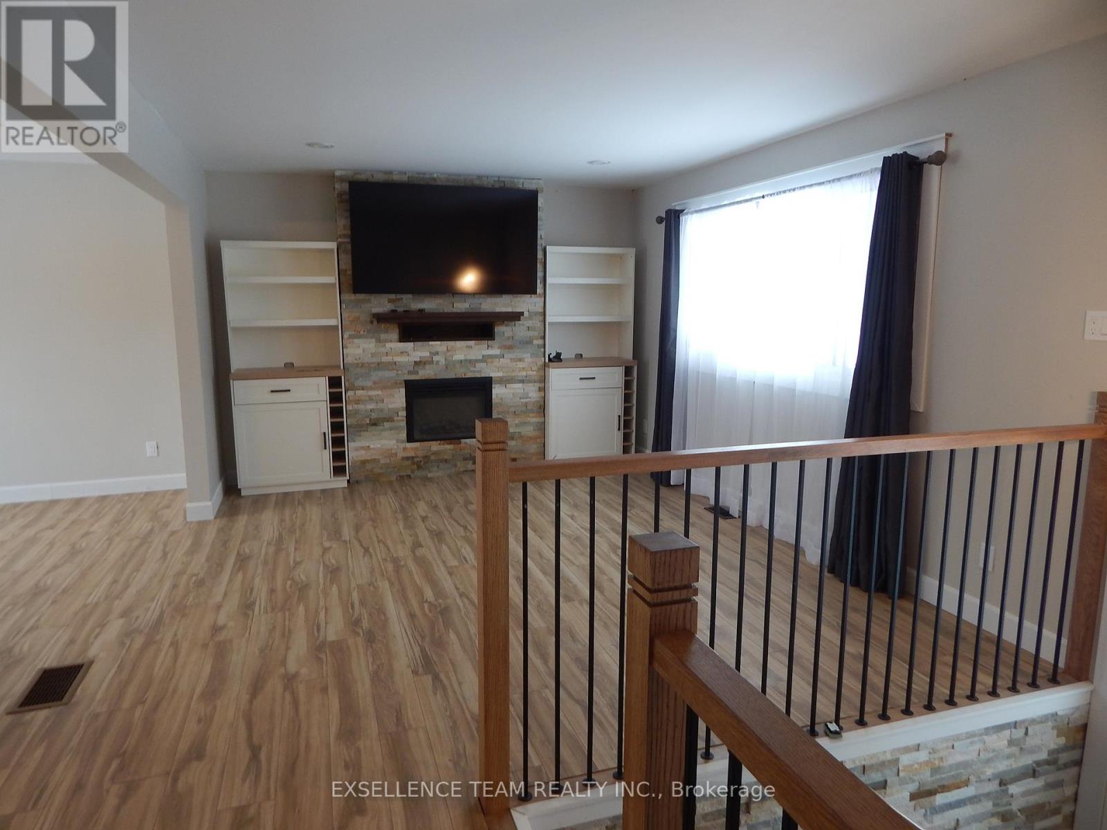 17015 Chevrier Street, North Stormont, Ontario  K0C 1V0 - Photo 9 - X12537592