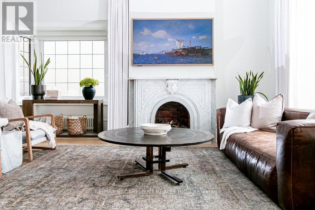 265 Macnab Street S, Hamilton, Ontario  L8P 3E2 - Photo 12 - X12537316