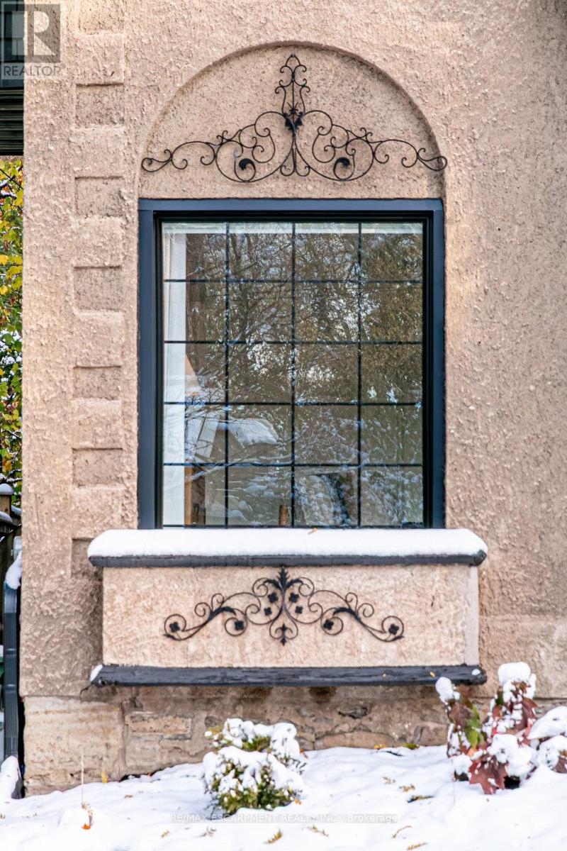 265 Macnab Street S, Hamilton, Ontario  L8P 3E2 - Photo 2 - X12537316