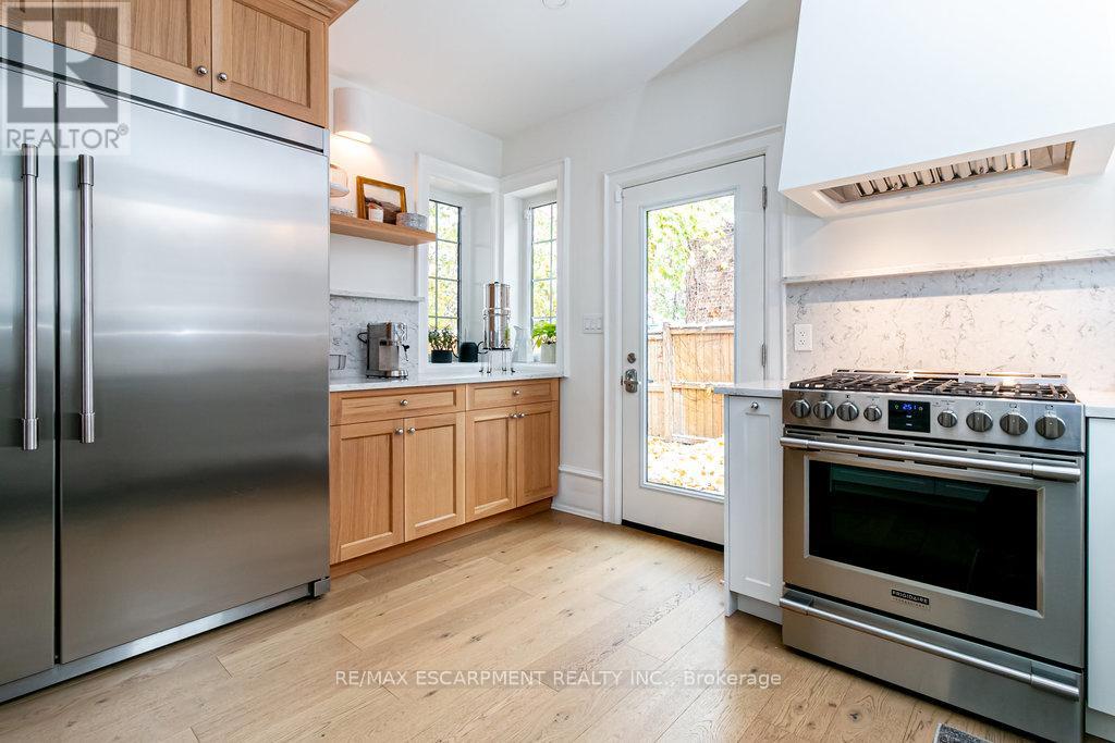 265 Macnab Street S, Hamilton, Ontario  L8P 3E2 - Photo 21 - X12537316