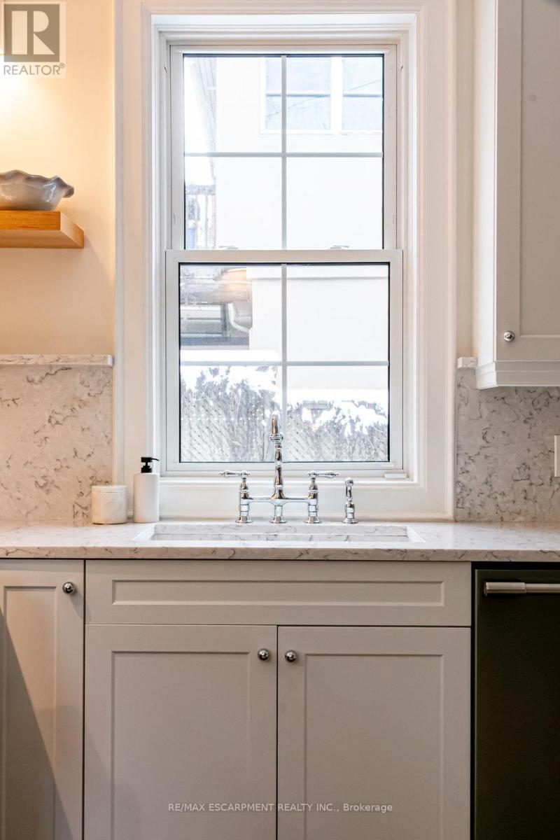 265 Macnab Street S, Hamilton, Ontario  L8P 3E2 - Photo 23 - X12537316