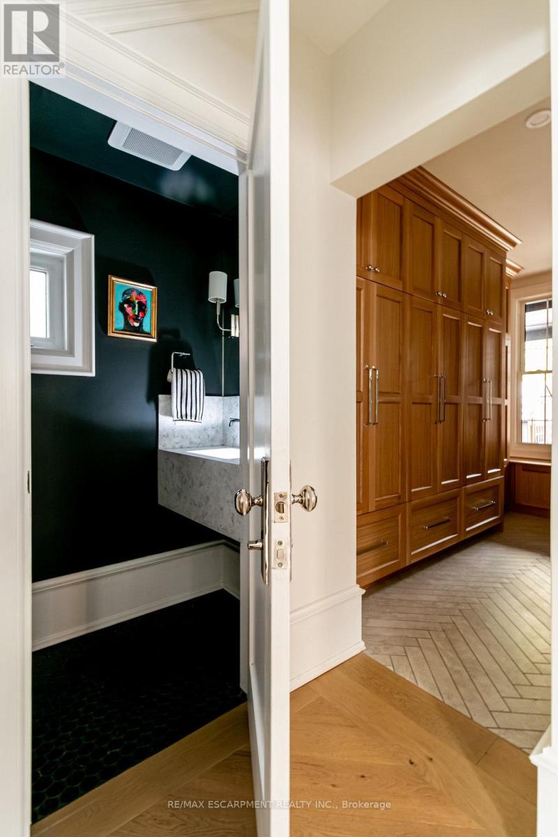 265 Macnab Street S, Hamilton, Ontario  L8P 3E2 - Photo 25 - X12537316