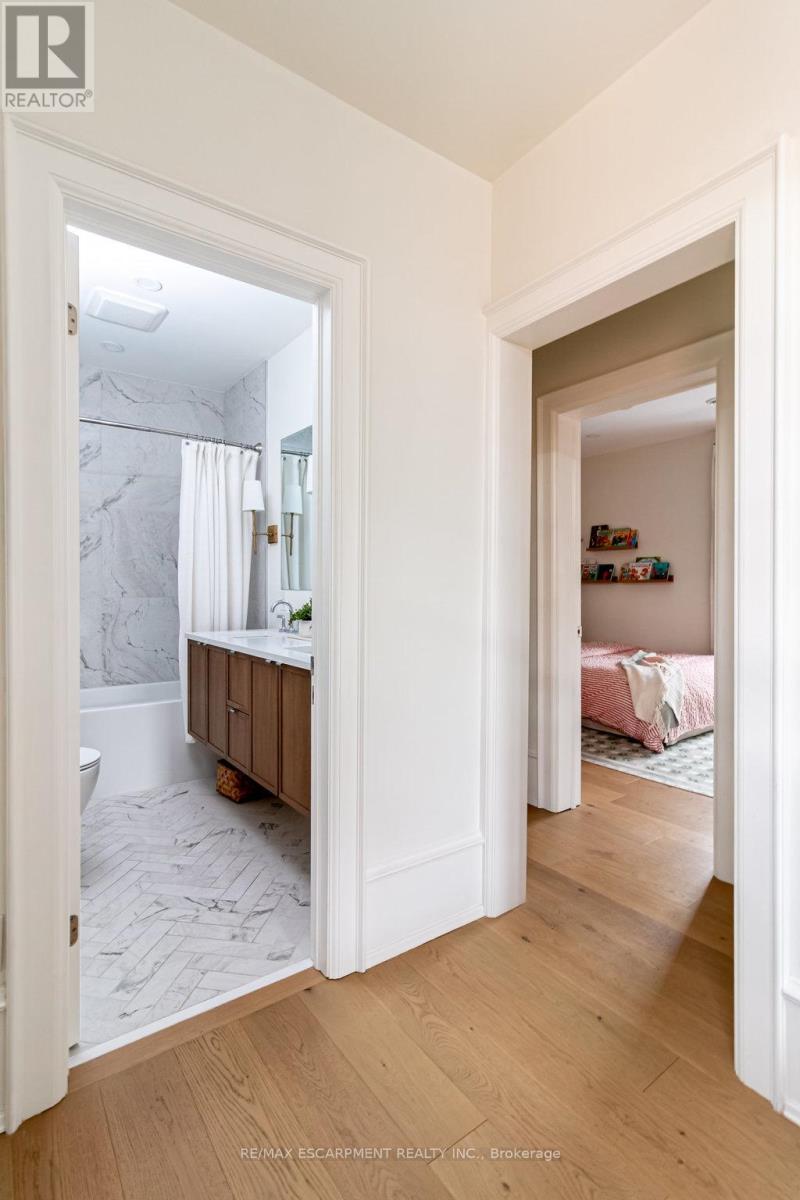 265 Macnab Street S, Hamilton, Ontario  L8P 3E2 - Photo 29 - X12537316