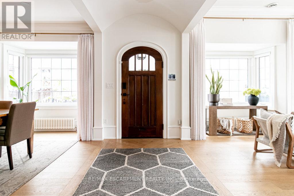 265 Macnab Street S, Hamilton, Ontario  L8P 3E2 - Photo 5 - X12537316