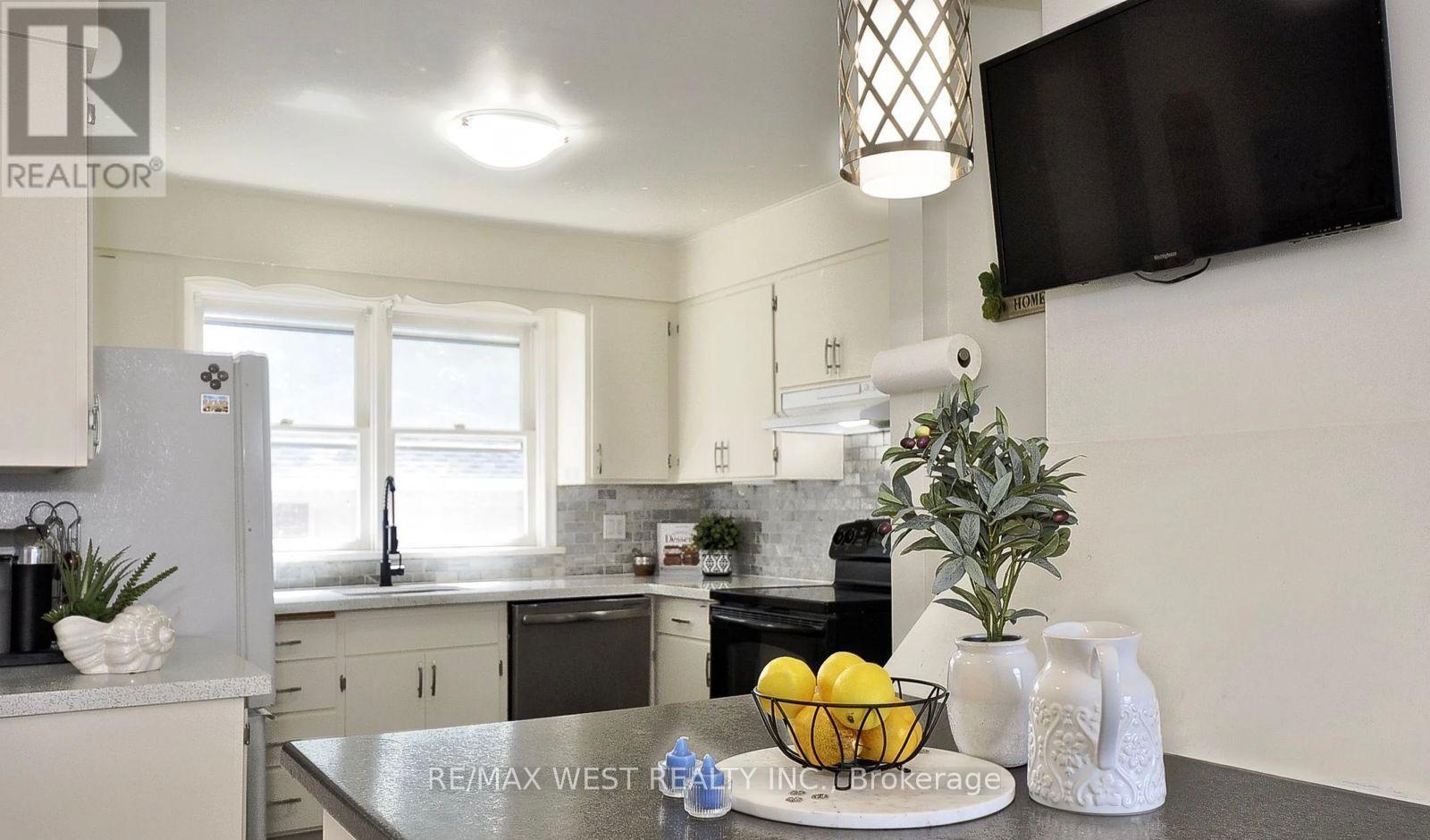 442 Highland Road E, Kitchener, Ontario  N2M 3W7 - Photo 12 - X12537346