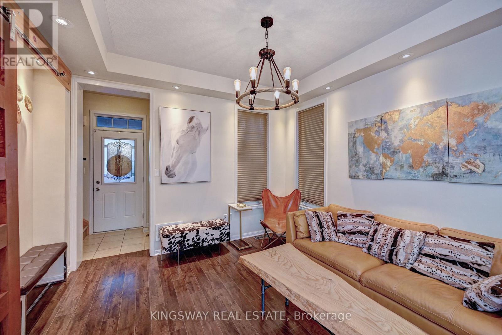 Property at 150 HOLLAND CIRCLE image 5