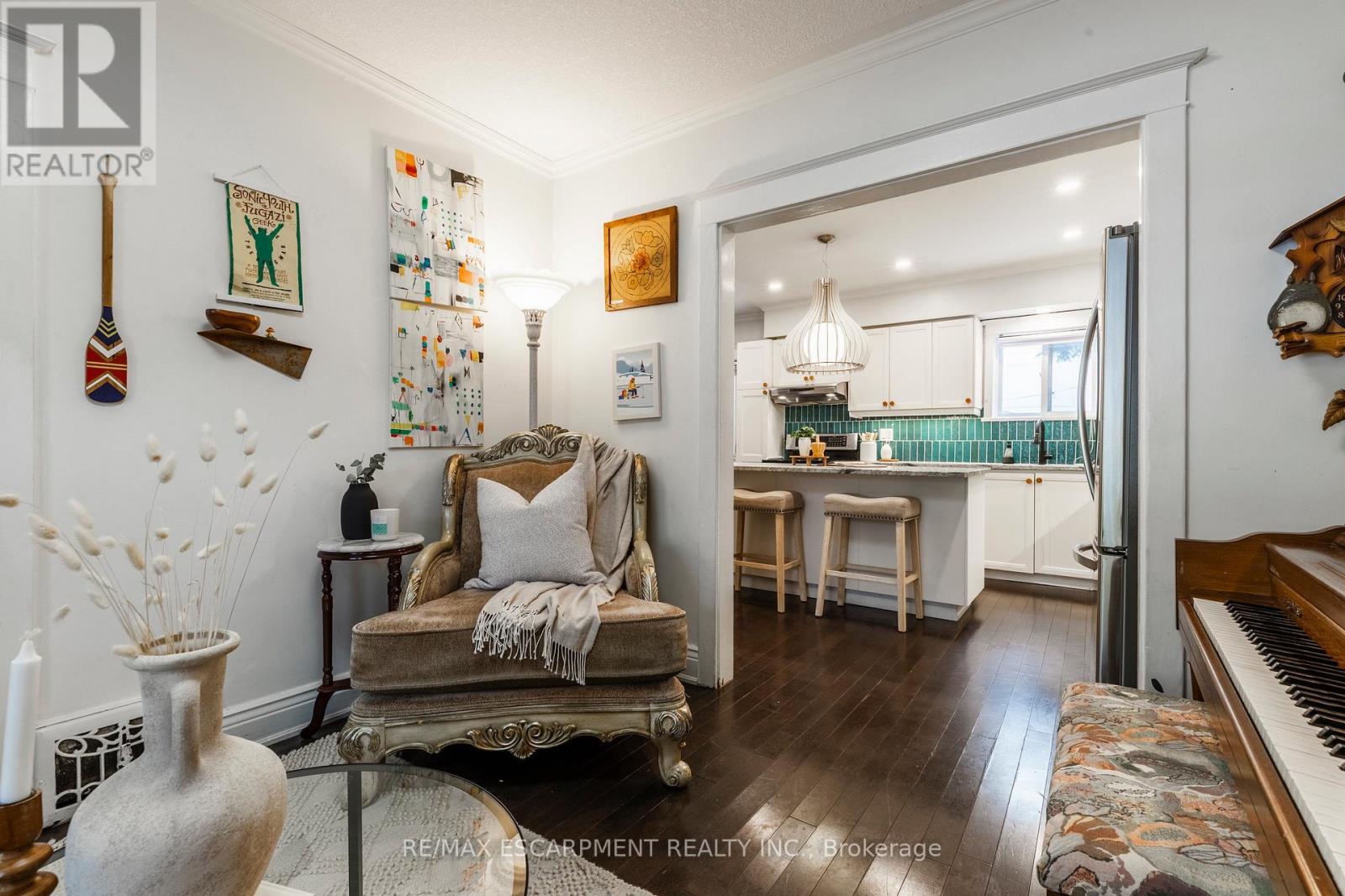 431 Hughson Street N, Hamilton, Ontario L8L 4N4 - Photo 12 - X12537408