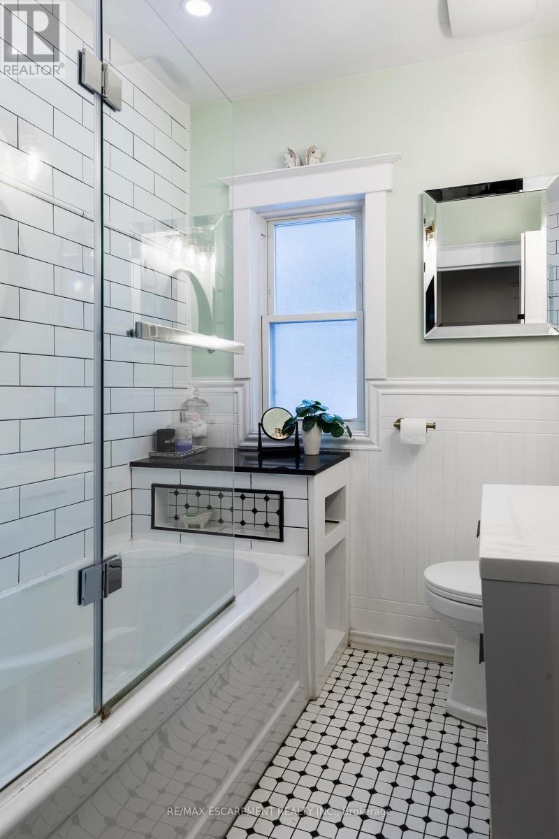 431 Hughson Street N, Hamilton, Ontario L8L 4N4 - Photo 33 - X12537408