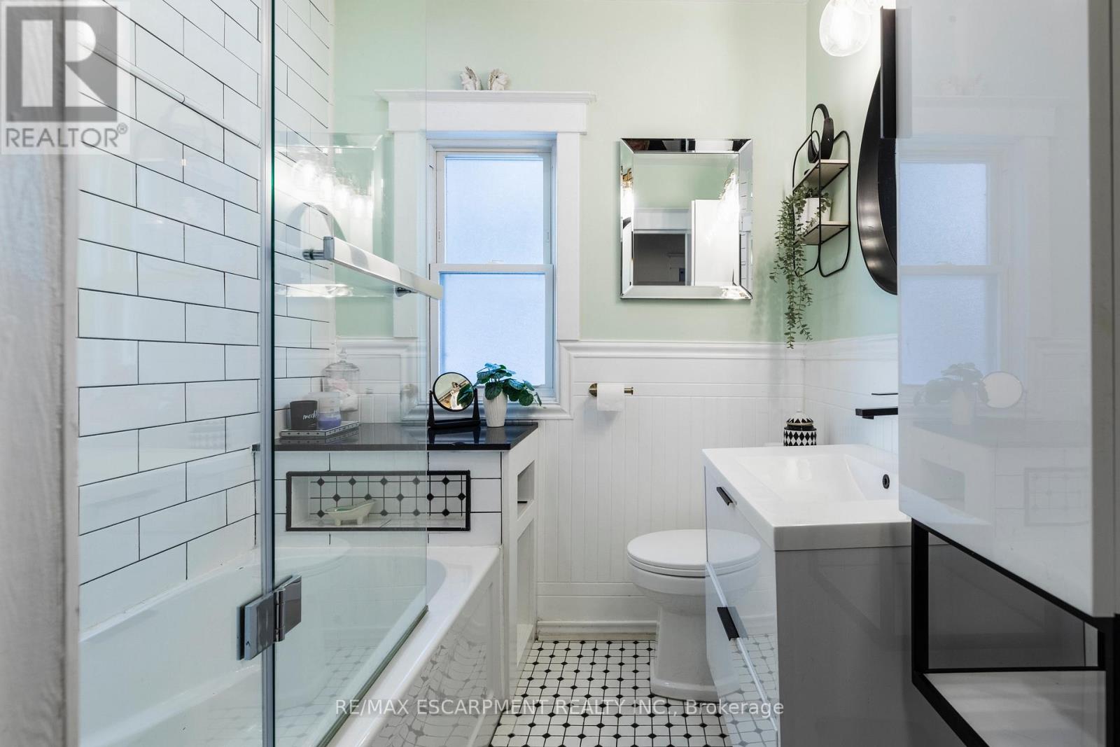 431 Hughson Street N, Hamilton, Ontario L8L 4N4 - Photo 34 - X12537408