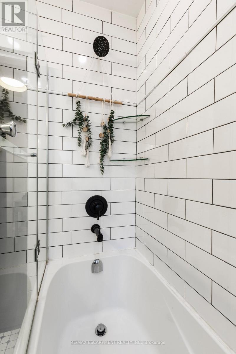 431 Hughson Street N, Hamilton, Ontario L8L 4N4 - Photo 35 - X12537408