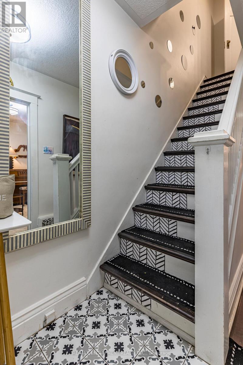 431 Hughson Street N, Hamilton, Ontario L8L 4N4 - Photo 5 - X12537408