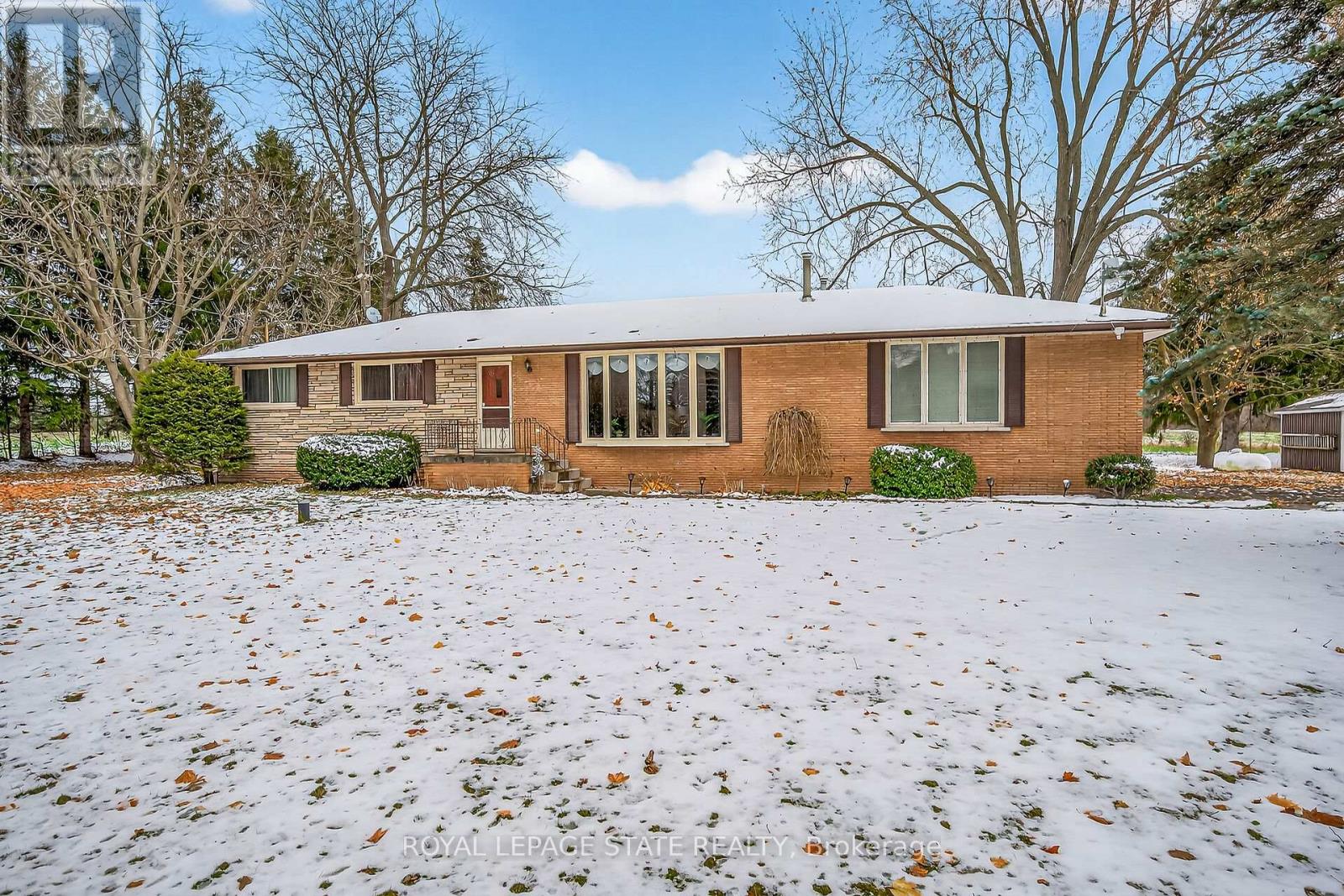 580 WOODHILL ROAD, Hamilton, Ontario