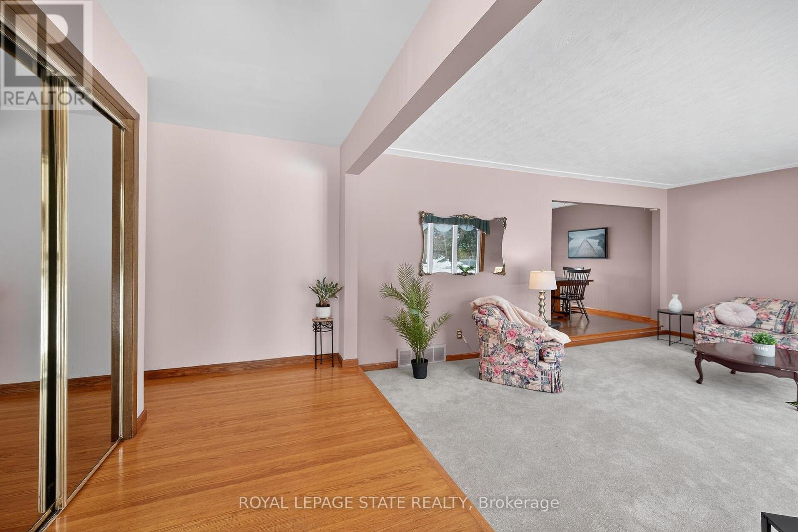 580 Woodhill Road, Hamilton, Ontario  L0R 2B0 - Photo 5 - X12537410