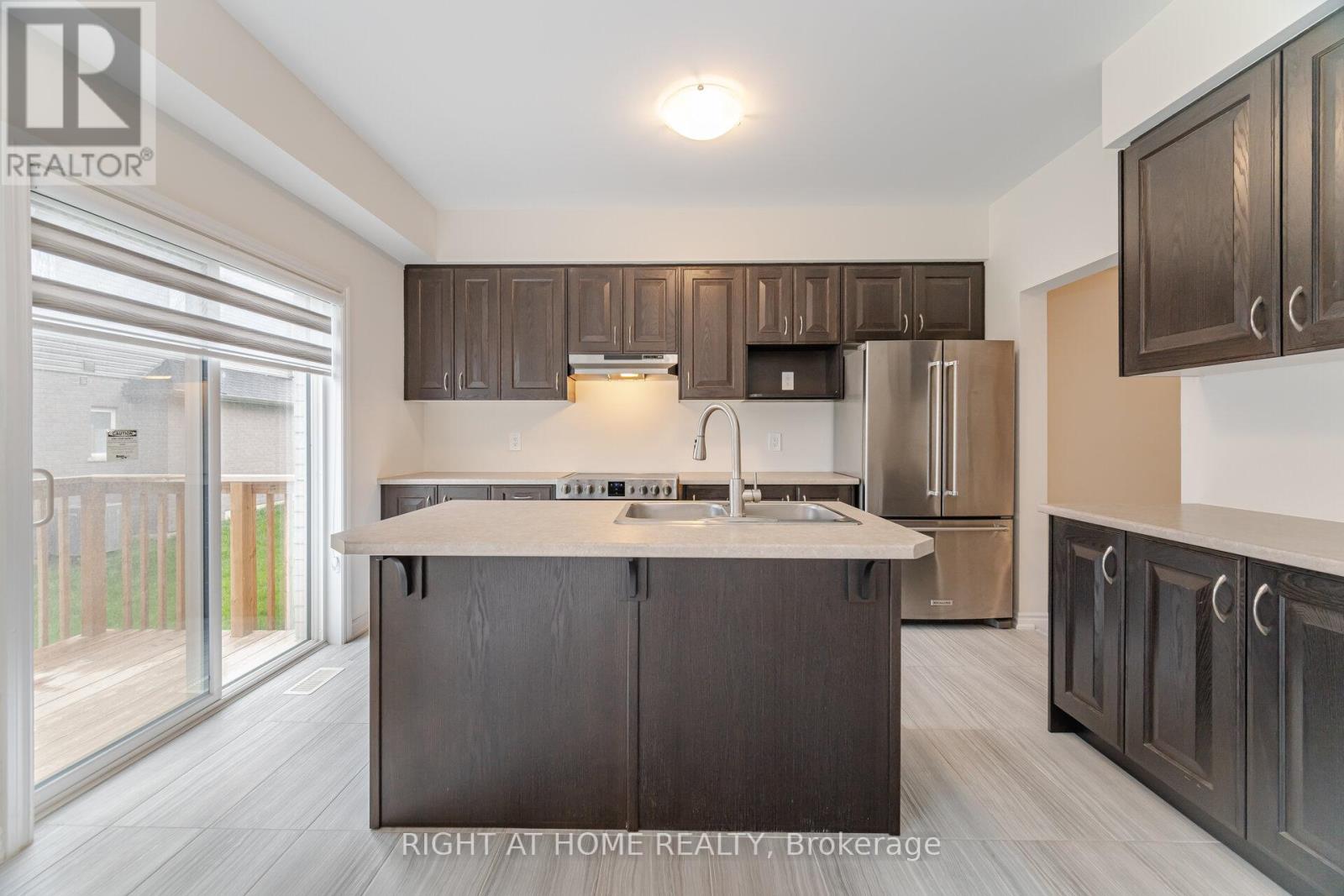 32 George Brier Drive W, Brant, Ontario  N3L 0L3 - Photo 13 - X12537434