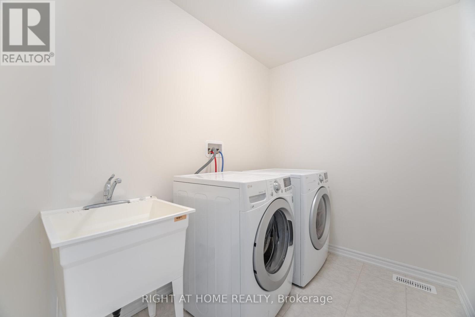 32 George Brier Drive W, Brant, Ontario  N3L 0L3 - Photo 33 - X12537434