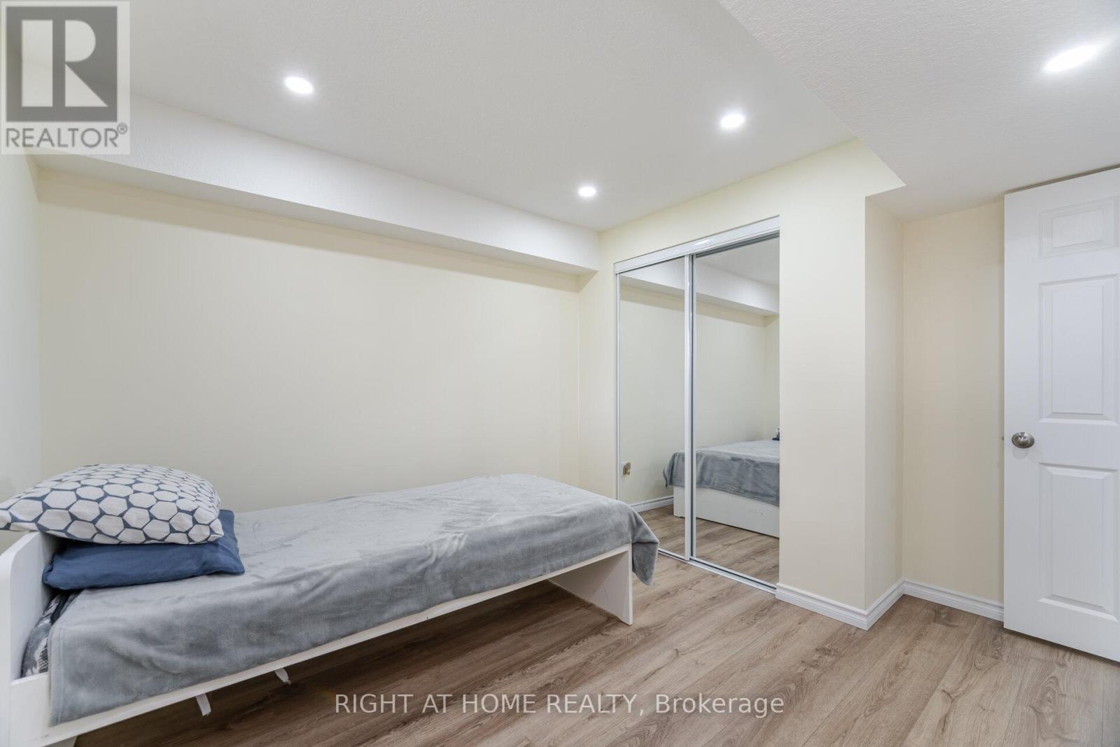 32 George Brier Drive W, Brant, Ontario  N3L 0L3 - Photo 43 - X12537434