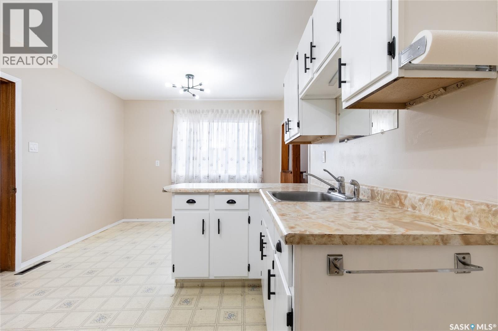 1113 2nd Avenue Nw, Moose Jaw, Saskatchewan  S6H 3R4 - Photo 24 - SK023875