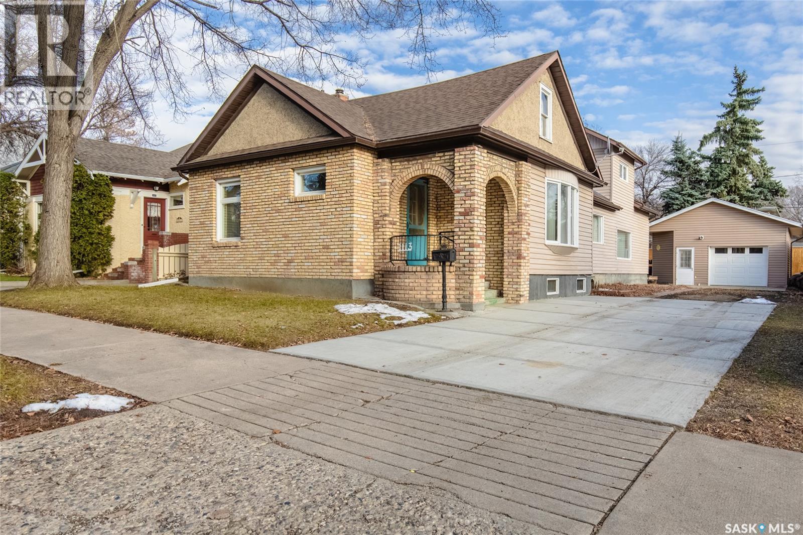 1113 2ND AVENUE NW, Moose Jaw, Saskatchewan