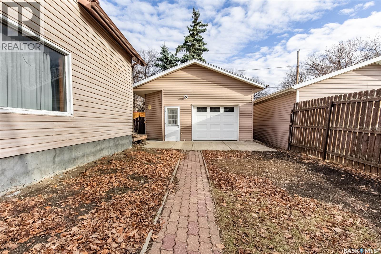 1113 2nd Avenue Nw, Moose Jaw, Saskatchewan  S6H 3R4 - Photo 48 - SK023875