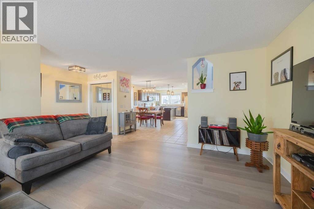 47 Luxstone Point Sw, Airdrie, Alberta  T4B 0H7 - Photo 4 - A2262970