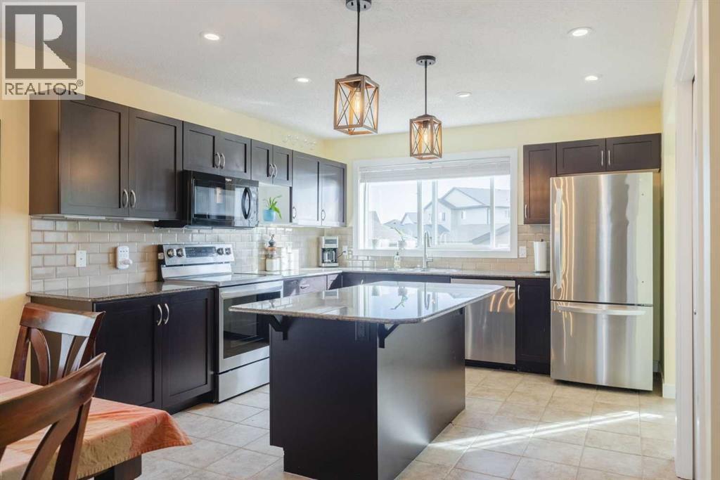 47 Luxstone Point Sw, Airdrie, Alberta  T4B 0H7 - Photo 8 - A2262970