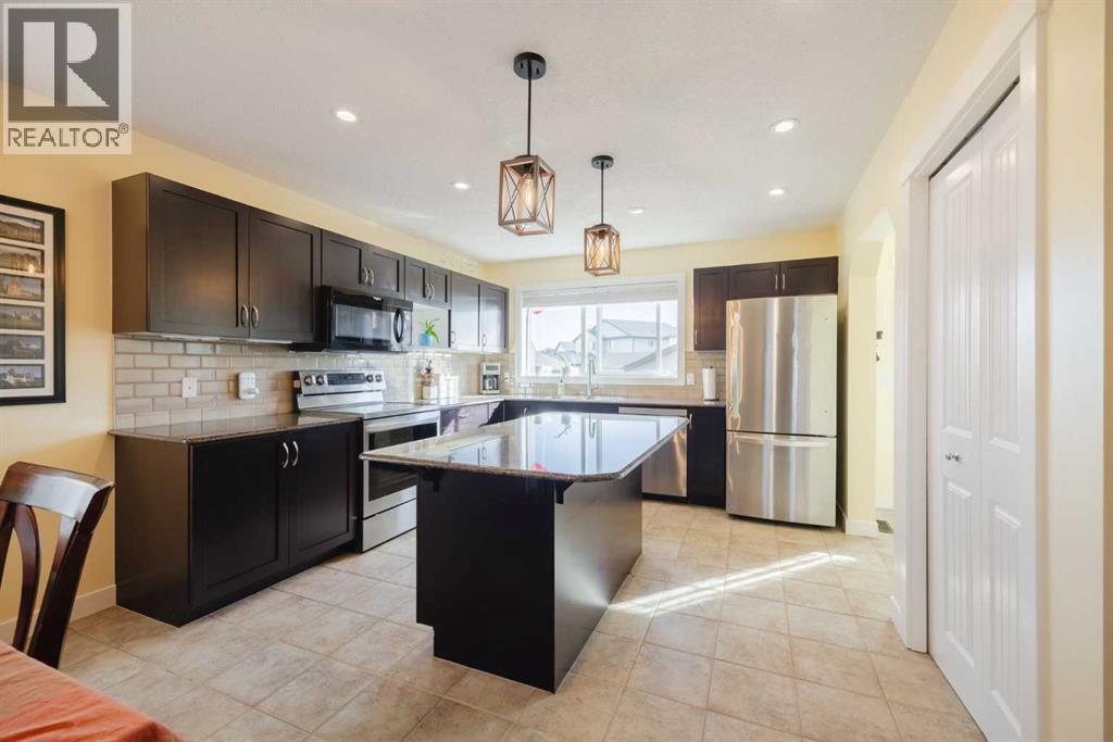 47 Luxstone Point Sw, Airdrie, Alberta  T4B 0H7 - Photo 9 - A2262970