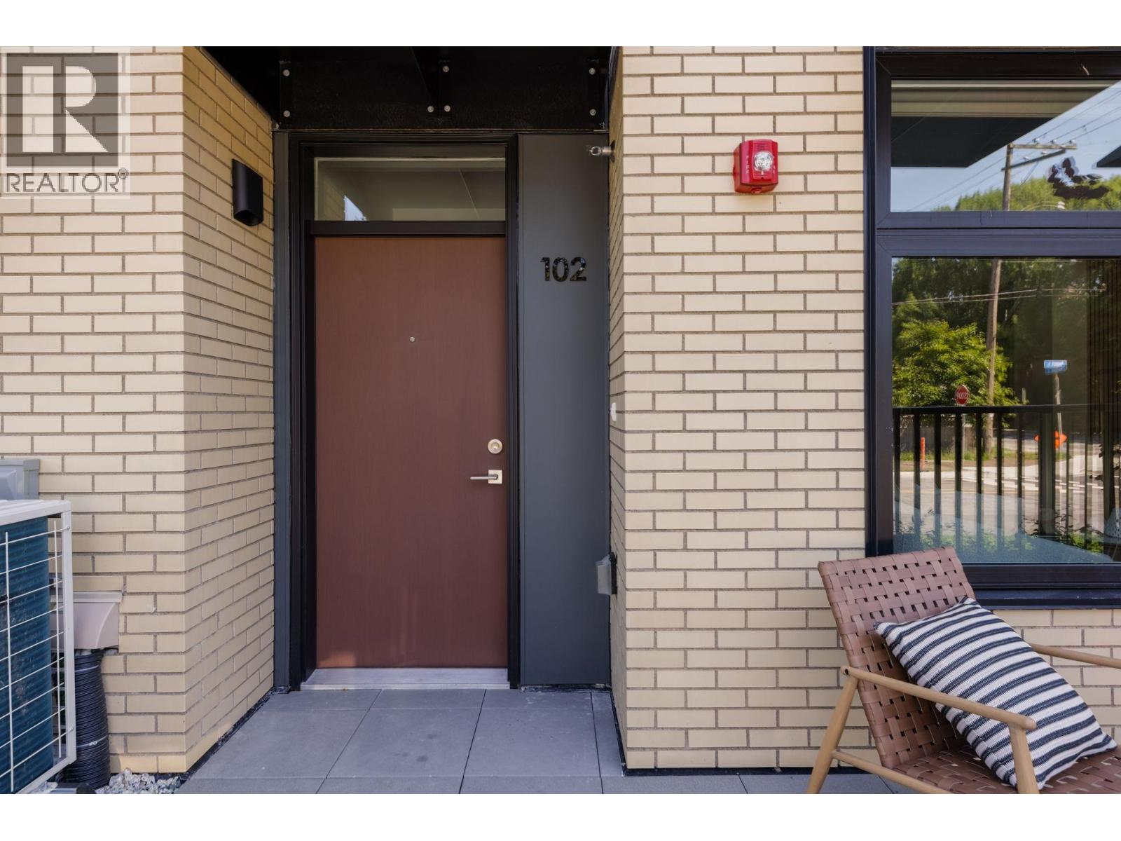 102 342 Mountain Highway, North Vancouver, British Columbia  V7J 2K8 - Photo 3 - R3062639