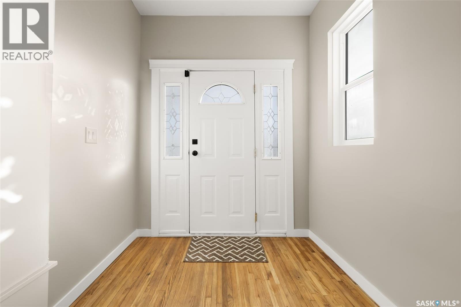 1230 Victoria Avenue, Regina, Saskatchewan  S4P 0N9 - Photo 2 - SK023900