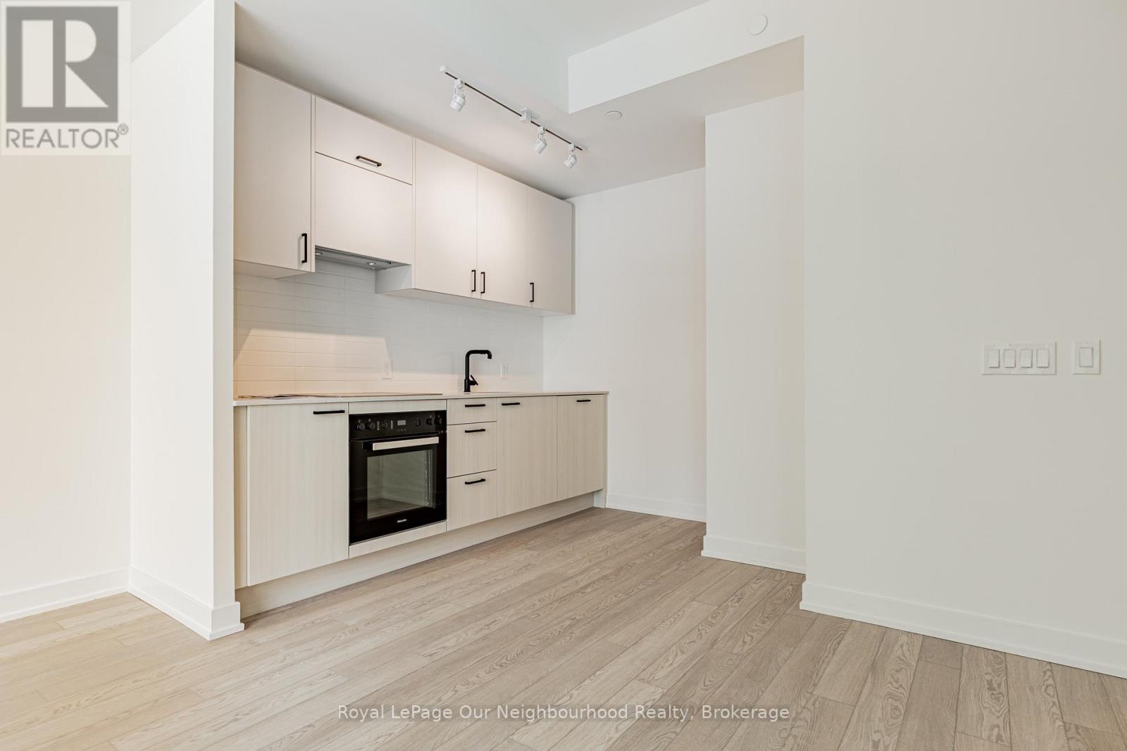 711 - 1 Quarrington Lane, Toronto, Ontario  M3C 0S4 - Photo 8 - C12537470