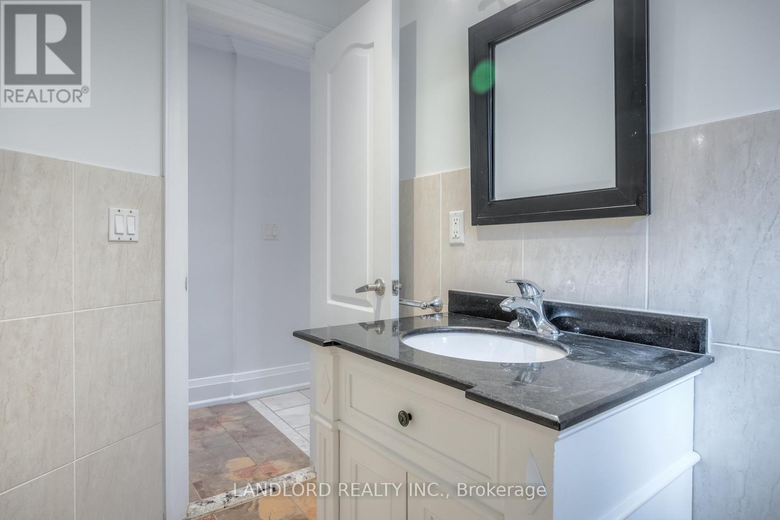 Upper - 22 Rusholme Park Crescent, Toronto, Ontario  M6J 2C9 - Photo 14 - C12537556