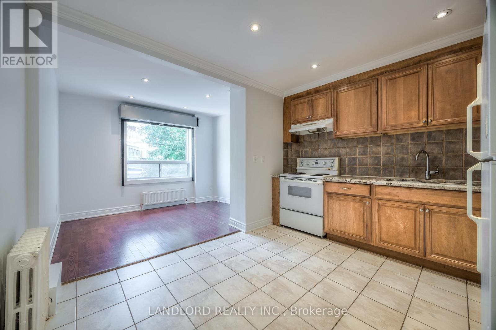 Upper - 22 Rusholme Park Crescent, Toronto, Ontario  M6J 2C9 - Photo 4 - C12537556
